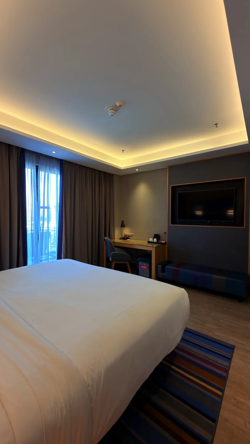 Bilik saya di Aloft—penginapan satu malam sebelum menyambung ke resort.