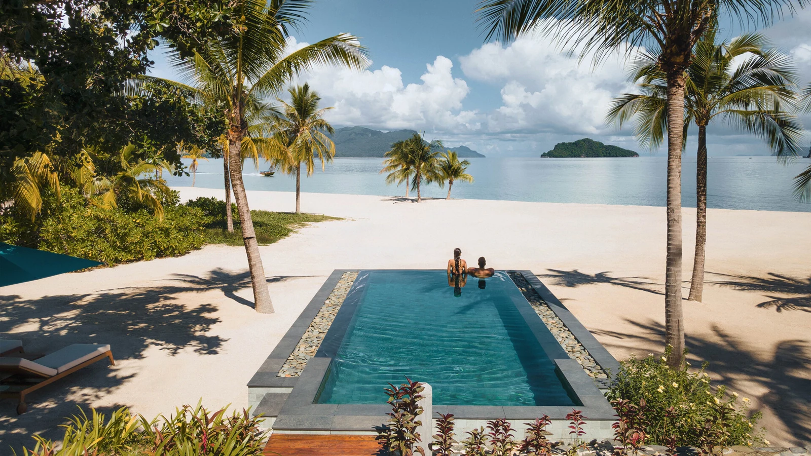 Vila dengan kolam peribadi di tepi pantai Four Seasons.