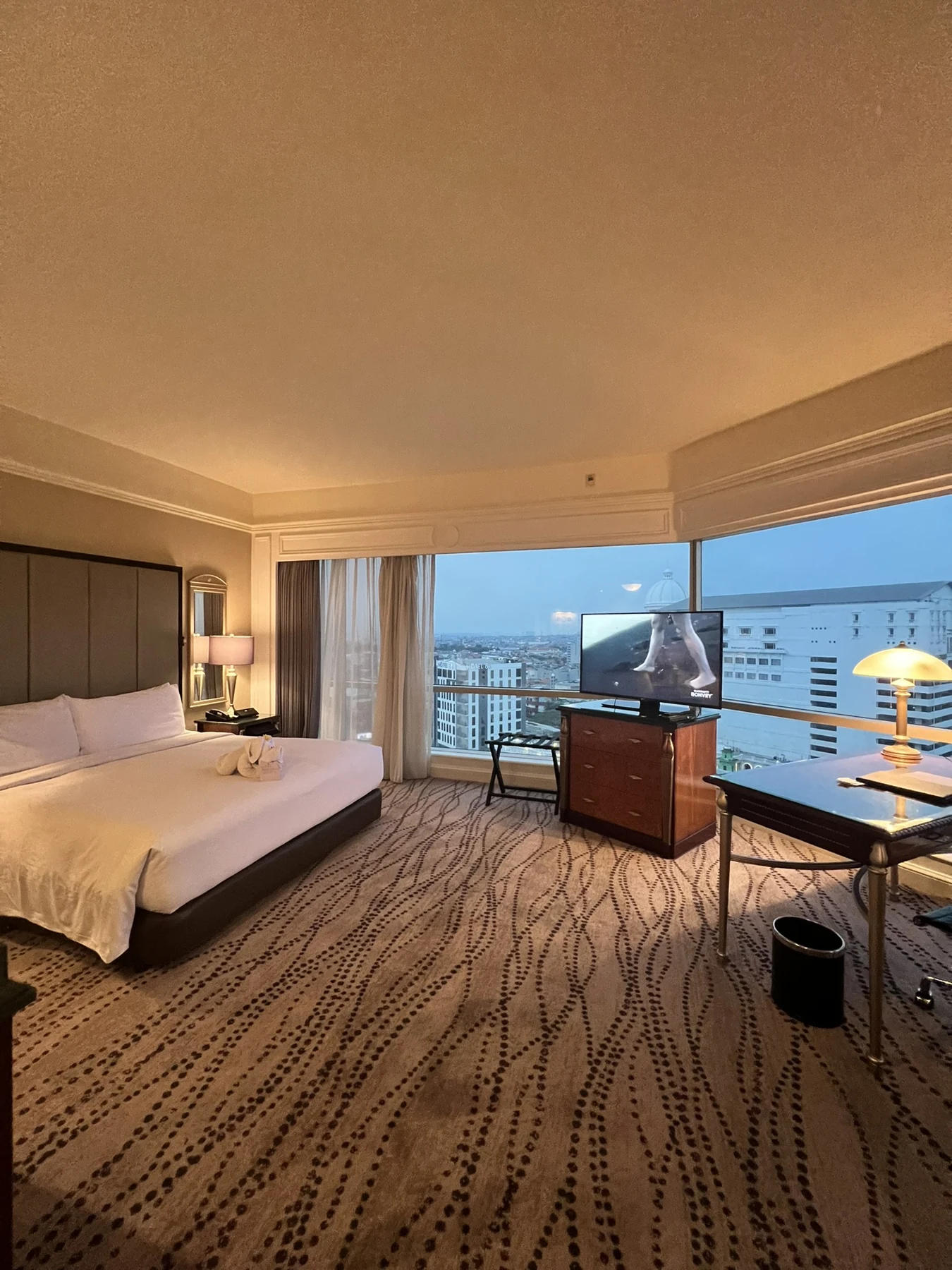 Another room, with a view over Surabaya.