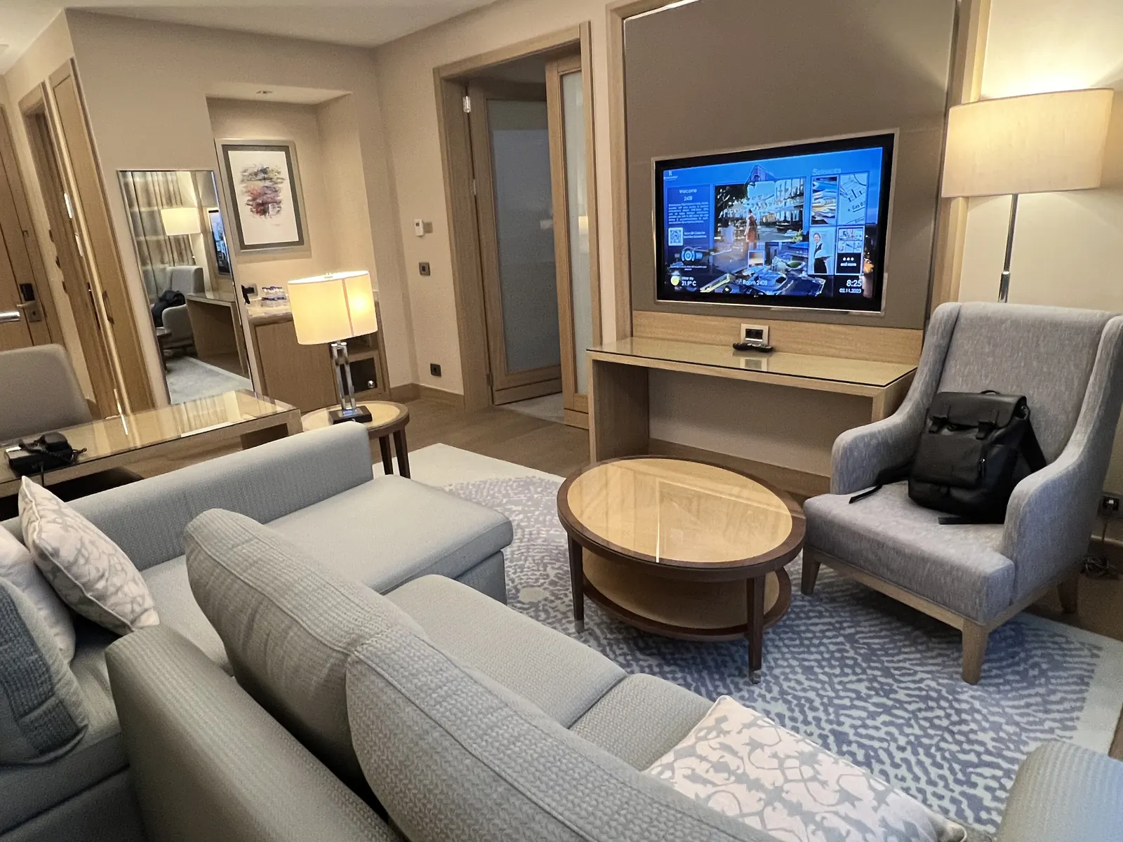 Ruang tamu suite hotel di Renaissance Istanbul Polat